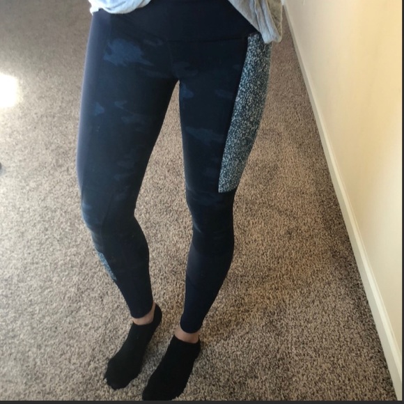 *RARE* Navy Camo print Lululemon Leggings 2 - Picture 7 of 7